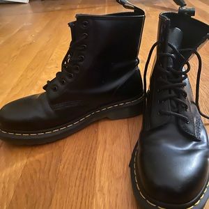 Hardly used doc martens boots!